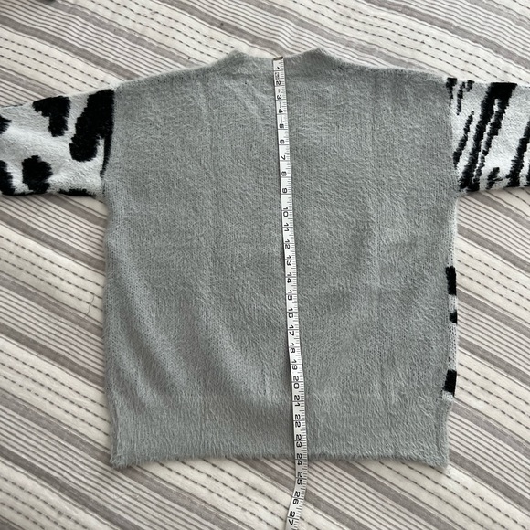 Animal Print Sweater - Picture 2 of 4